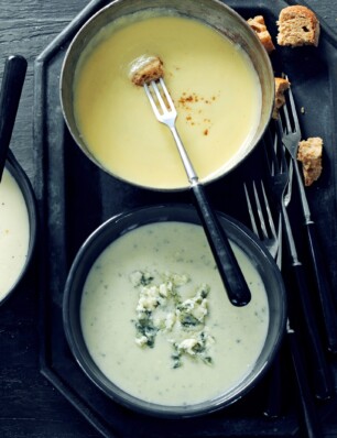 kaasfondue met boerenkaas, geitenkaas en blauwader