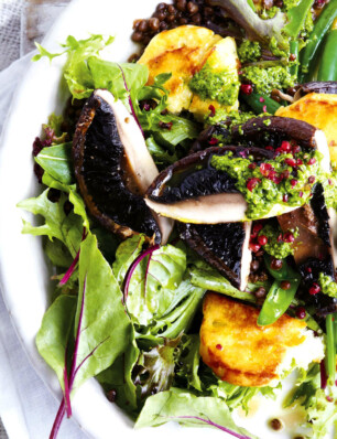 linzensalade met paddenstoelen en halloumi