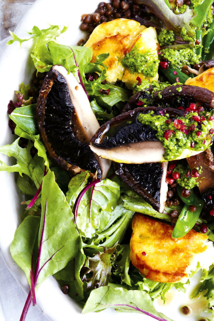 linzensalade met paddenstoelen en halloumi