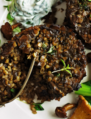 burgers van bulgur en paddenstoelen