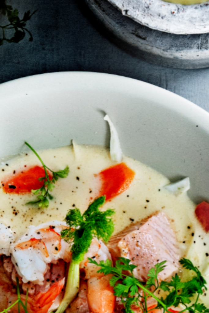 Bourride met zalm, garnalen en kervel