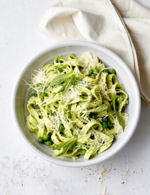 Tagliatelle met munt-doperwtensaus