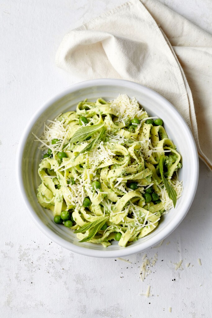 Tagliatelle met munt-doperwtensaus