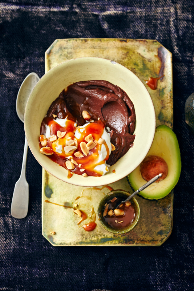 avocado-chocolademousse met karamelsaus