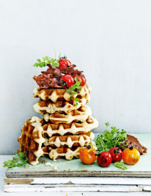 hartige wafels met bacon en tomaatjes