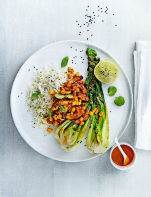 spicy kalkoen met paksoi en limoenrijst