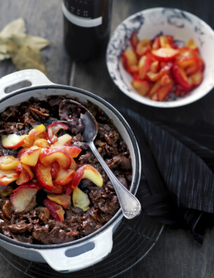 ragout van haas met kastanjes en kruidkoek