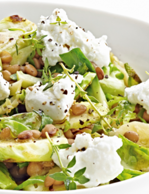 salade van linzen en spruiten met geitenkaas