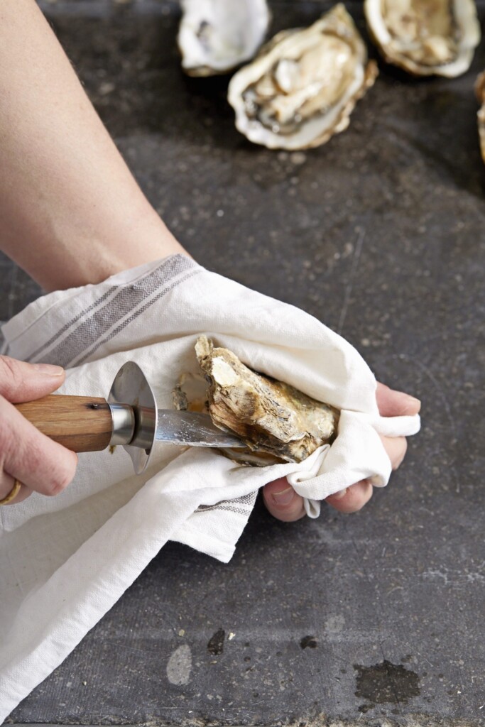 Zo doe je dat: stap voor stap oesters openen