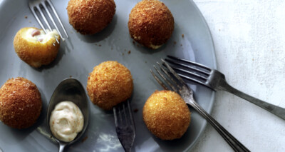 bitterballen serranoham en manchego met aïoli