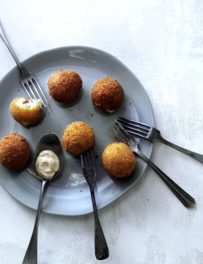 bitterballen serranoham en manchego met aïoli