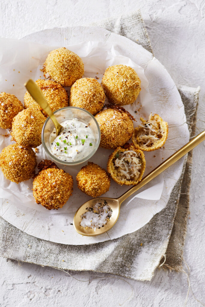 krab-bitterballen met dille crème fraiche