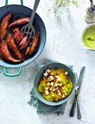 aardappelsalade met warme olijfolie, bieslook en witte kaas