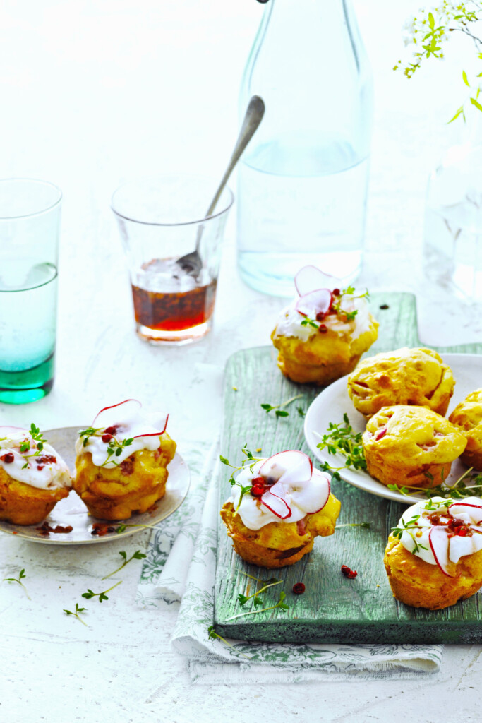 mini-radijscakejes met kaascrème en roze-pepersiroop