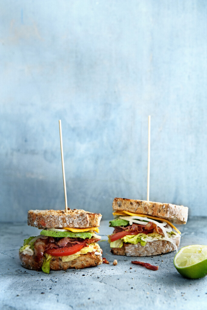 bacon & biersandwich met avocado