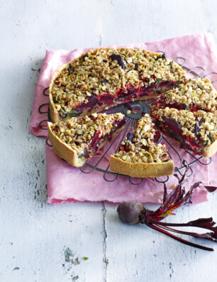 snijbietquiche met jonge bietjes en geitenkaas