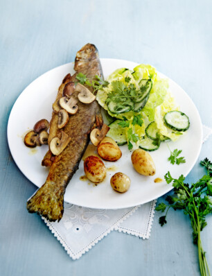 gebakken forel met krieltjes en grotchampignons