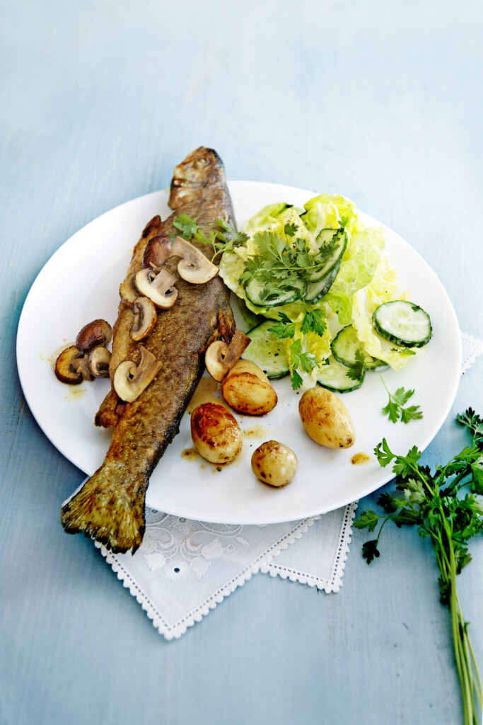 gebakken forel met krieltjes en grotchampignons