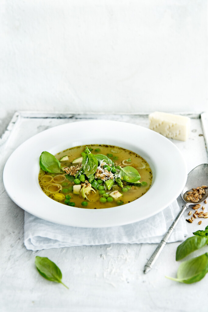 groene minestrone met spelt & pecorino