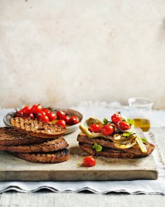 bruschetta met artisjok en tomaat | delicious
