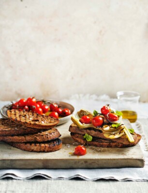 Bruschetta met artisjokken en gekonfijte tomaat