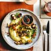 romige polenta met wilde paddestoelen en tijm | delicious - recepten met paddenstoelen