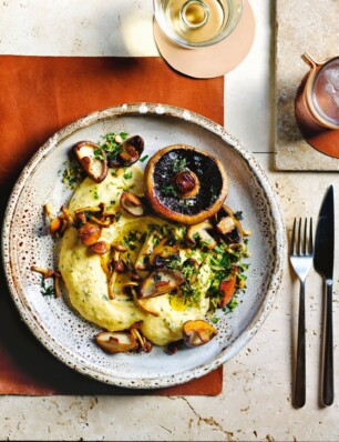 romige polenta met wilde paddenstoelen en tijm