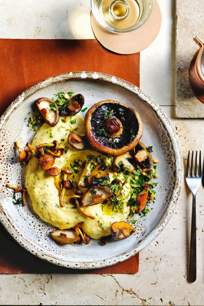 romige polenta met wilde paddenstoelen en tijm