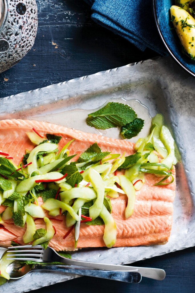 gepocheerde zalm met komkommersalade