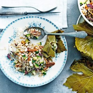 feta rijstsalade in druivenbladeren | delicious