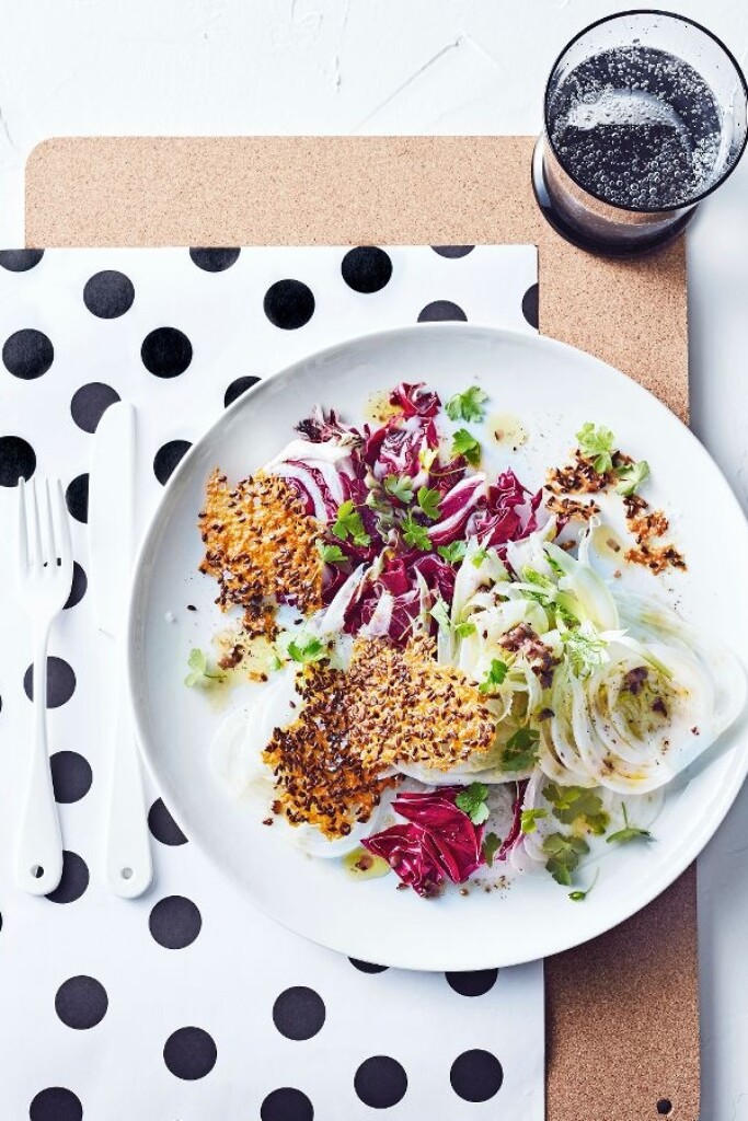 venkel-radicchiosalade met parmezaanchips