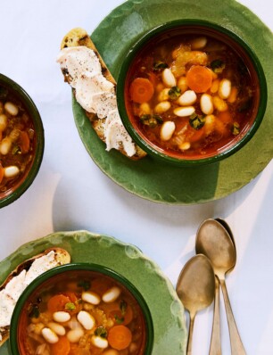 bouillon met massa de pimentão van Yvette van Boven