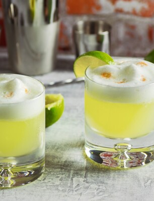 zo maak je een Peruaanse pisco sour cocktail