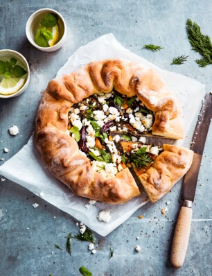 Rutger bakt: picknickbrood met gegrilde groenten en feta