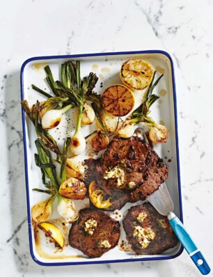 steak met paddenstoelenboter en bosuitjes