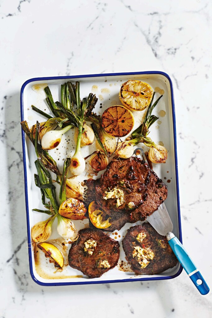 steak met paddenstoelenboter en bosuitjes