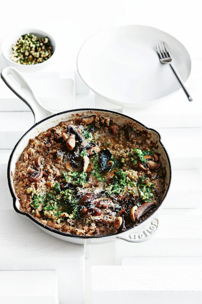 quinoa-risotto met paddenstoelen en hazelnotengremolata