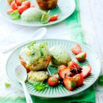 courgettecakjes met basiliciumsorbet en aardbeien | delicious