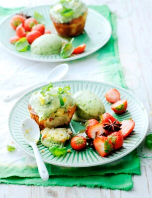 Courgettecakejes met basilicumsorbet & aardbeien