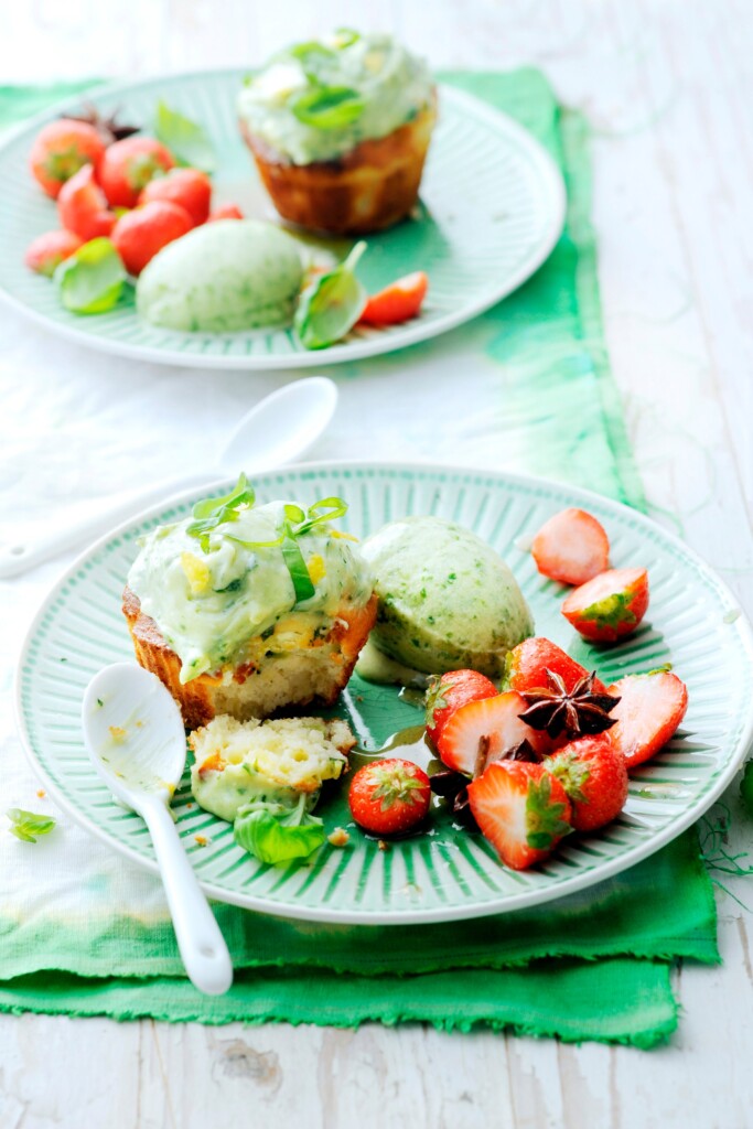 Courgettecakejes met basilicumsorbet & aardbeien