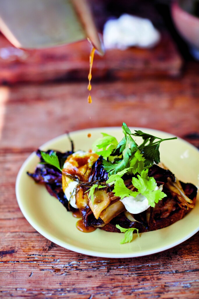 Jamie’s bruschetta met burrata, witlof en selderij