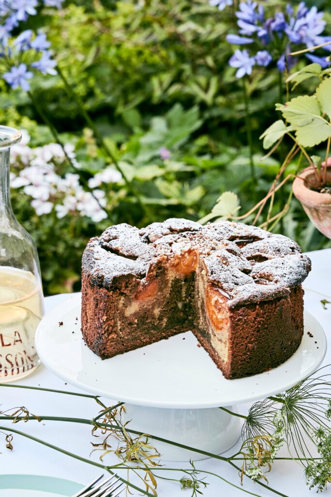 koffie-amandelcake met steenfruit