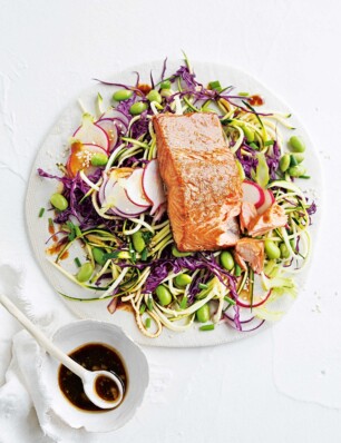 met thee gerookte zalm en courgettesalade