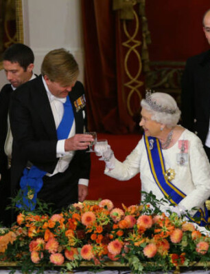 Dít aten de oranjes op Buckingham Palace bij The Queen