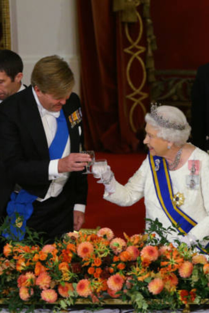 Dít aten de oranjes op Buckingham Palace bij The Queen