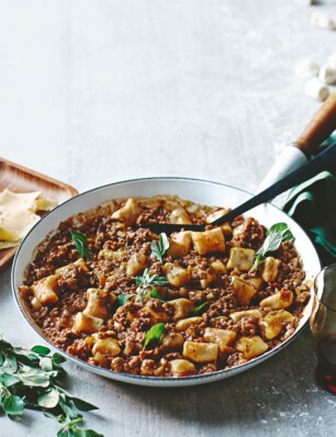 gnocchi van witte bonen met snelle balsamico-lamsragù