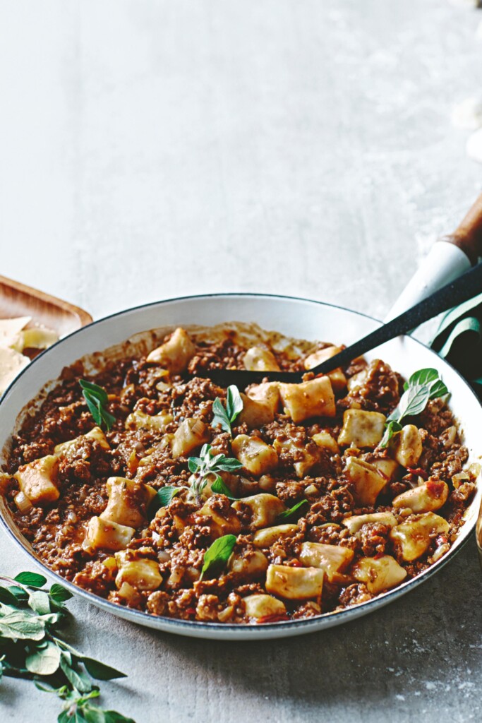 gnocchi van witte bonen met snelle balsamico-lamsragù