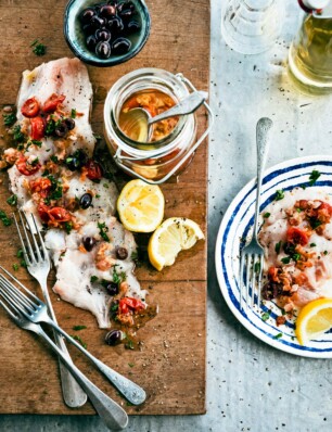 dungesneden zeebaars met gekonfijte tomaat en pancettavinaigrette