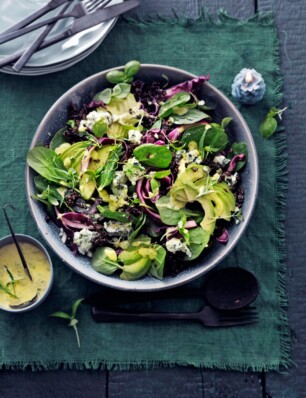 Salade van gepekelde rode kool met roquefort