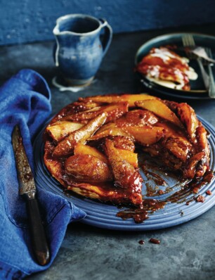 Tarte tatin met peren, marsepein en chocolade